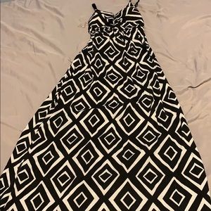 Black and white geometric design maxi dress